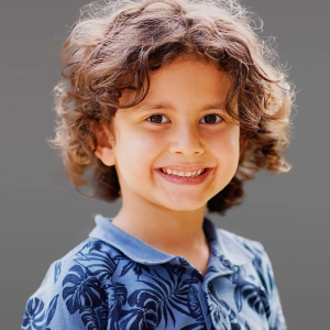 Актер Ахмет Эфе Метекоглу в роли Джан Сезгин