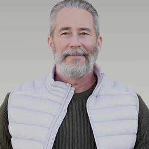 Актер Синан Албайрак в роли Кемаль Озджан