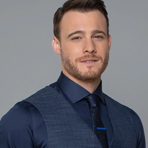 Актер Керем Бюрсин в роли Серкан Болат