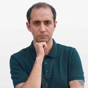 Актер Сарп Бозкурт в роли Эрдем Шангай