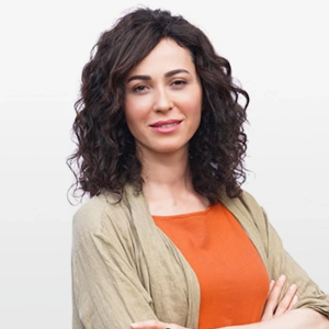 Актер Эврим Доган в роли Айфер Йылдыз